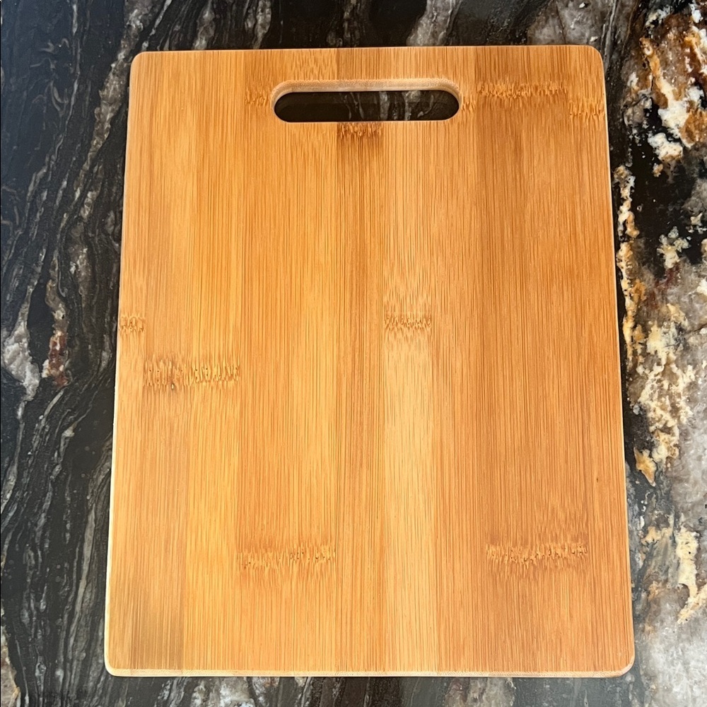 Artisan Bamboo Cheese Cutting Board with Cat and Mouse Design - Picture 7 of 9